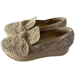 Dolce Vita Cream Crochet Platform Loafers Espadrille Slip Shoes Womens Size 8.5